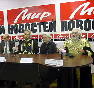 Архиеп. Иоанн (справа) на конференции в Москве, 10.10.2001г.